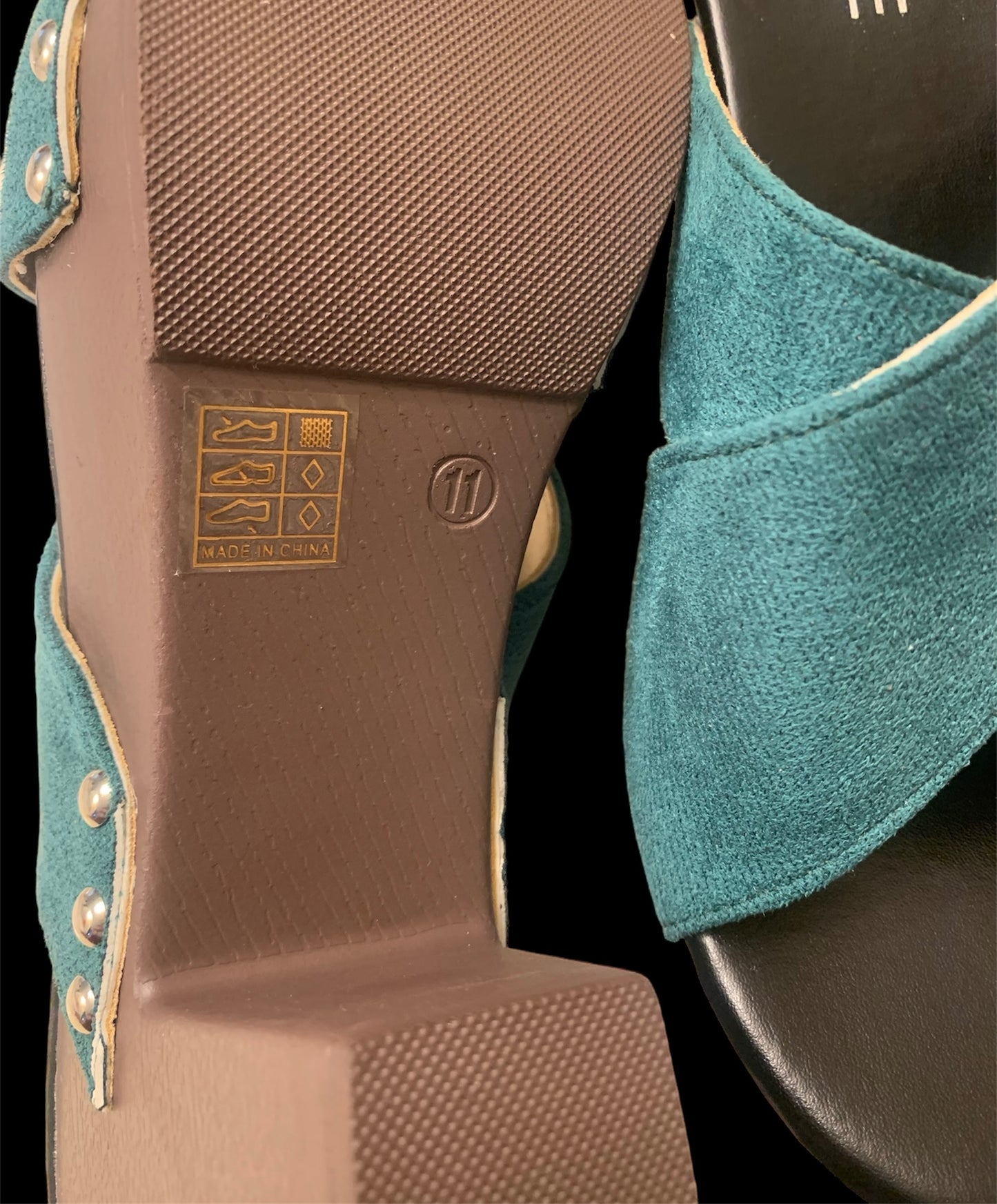 Stylish Green Out Platform Clogs Soft Chunky Mule Heels with Comfortable Soft Sole for Daily and Vacation Wear & Perfect Mules for Warm Weather and Outdoor Activities