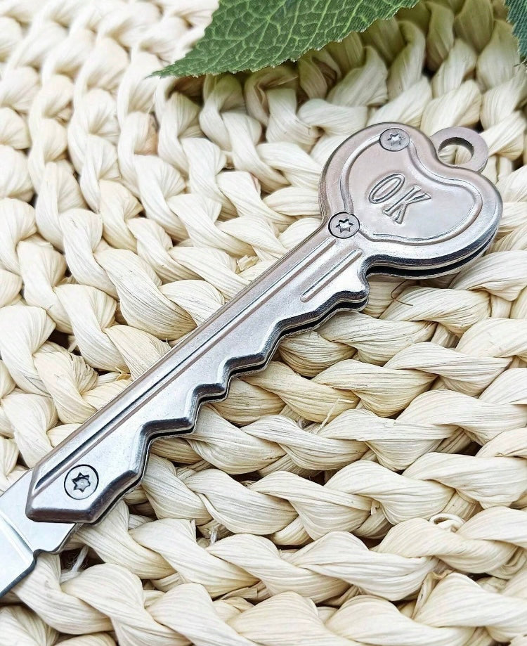 Defense Safety Mini Portable Cute Key Knife Keychain Folding Knife Woman Lady Self-Defense Mechanism