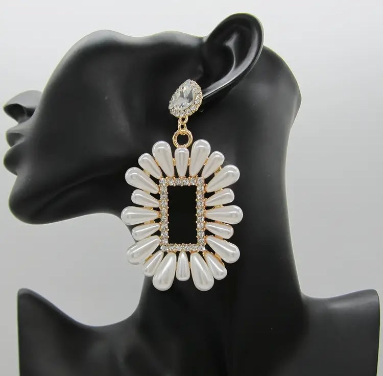 Elegant Pearls for Diva Fashion Statement Wear to Combine Well With Any Outfit for Daily Boss Moves
