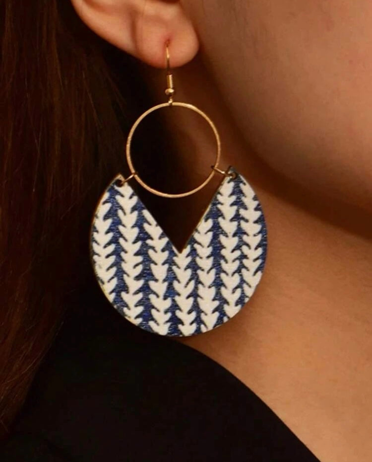 Cute Lil Blue Design Style Wooden Geometric Drop Earrings for Women to Wear Daily