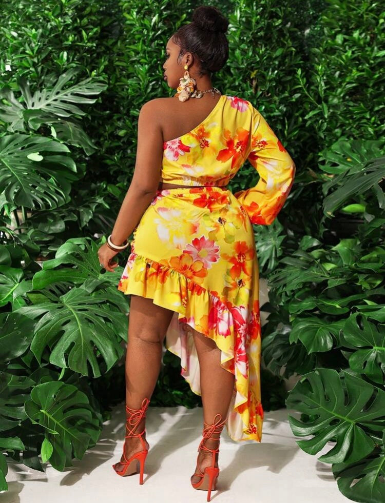 Lotus Flower Bomb Vacation Casual Hawaii Island Vibes Plus Size Women Floral Print Ruffle Shoulder Top Skirt Fashionable Wear