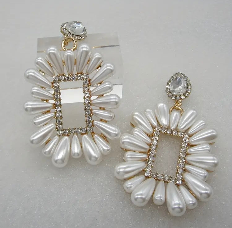 Elegant Pearls for Diva Fashion Statement Wear to Combine Well With Any Outfit for Daily Boss Moves