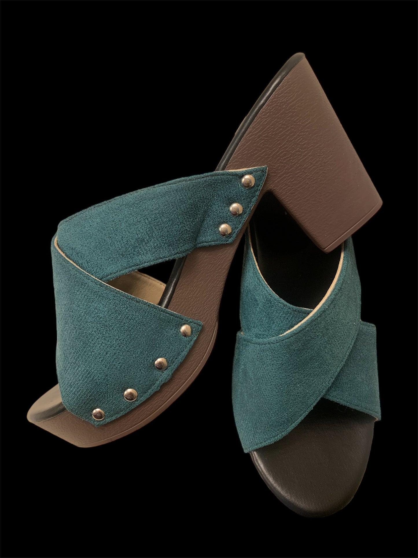 Stylish Green Out Platform Clogs Soft Chunky Mule Heels with Comfortable Soft Sole for Daily and Vacation Wear & Perfect Mules for Warm Weather and Outdoor Activities