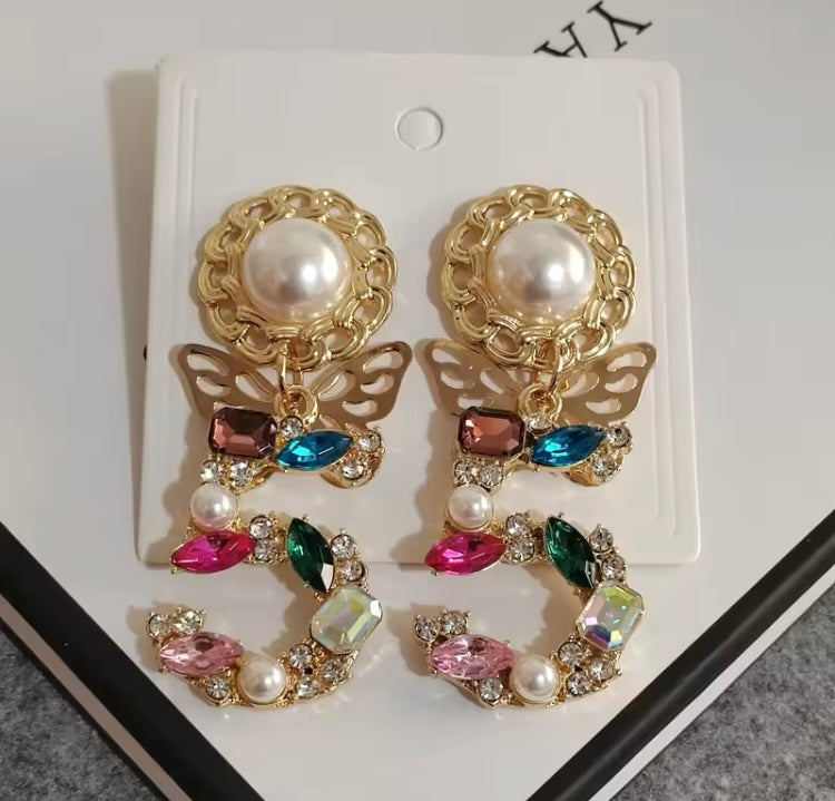 Beautiful Statement Multi Rhinestones No. 5 Crystal Styled Neck & Ear Set