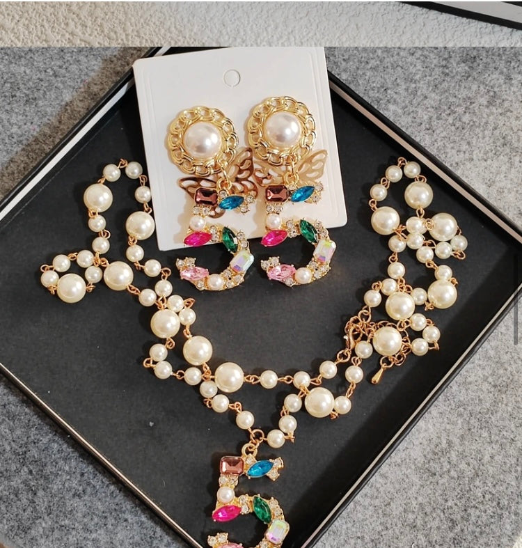 Beautiful Statement Multi Rhinestones No. 5 Crystal Styled Neck & Ear Set
