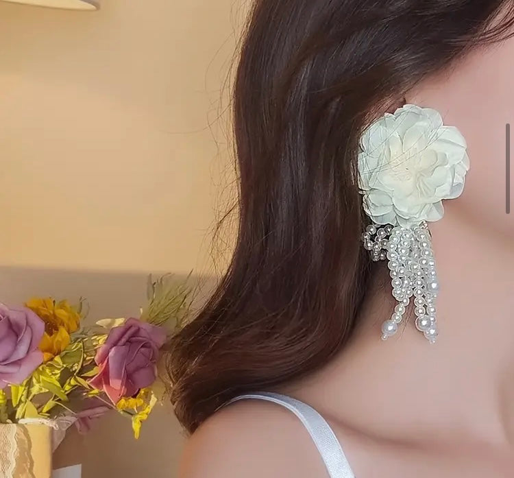 Summertime Flower Pearl Drop Dangle Blossom Design Fashion Statement Earrings Womens